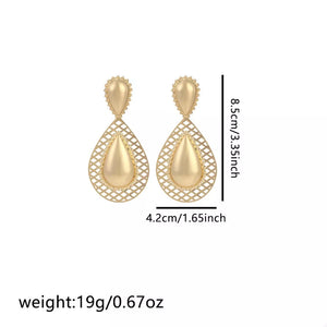 earrings in silver with geometric and hollowed-out