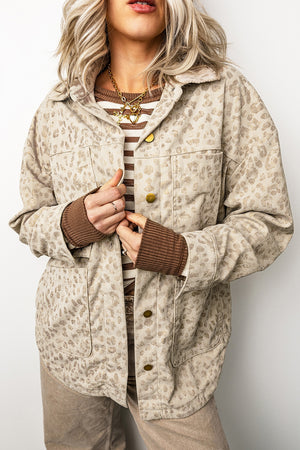 light beige jacket with pocketed and long sleeve