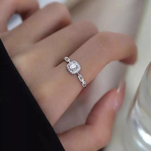 ring in silver featuring zircon stone and fitted fit