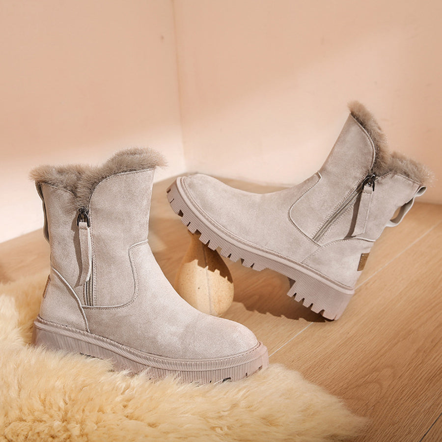 Black boots with ankle-length and side-zip