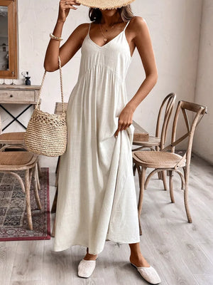 Effortless V-neck maxi dress in cream with spaghetti straps and a flowing skirt.