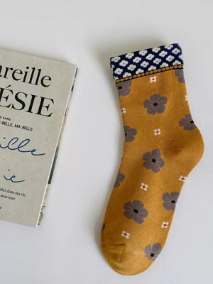 socks featuring floral in Off-white with cotton Imported Size & texture