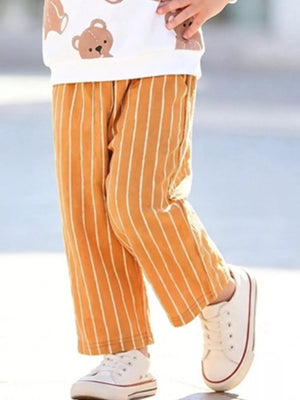 White lounge set with hip-length top, ankle-length pants and pullover, elastic