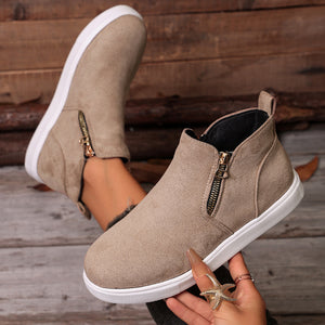 Brown sneakers with ankle-height and side-zip