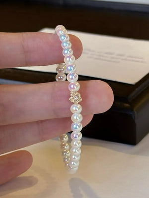 bracelet in iridescent white featuring pearls and fitted fit