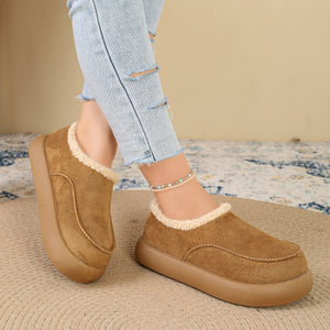 boots in dark brown with plush-lined and low-cut