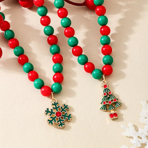 necklace in green with beaded and beaded