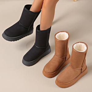boots in black featuring round toe and straight fit
