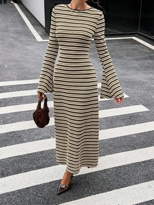 Black maxi dress with stretchy and bell sleeve