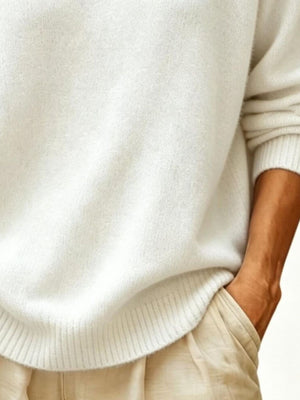 classic pullover sweater in Burgundy with round neck
