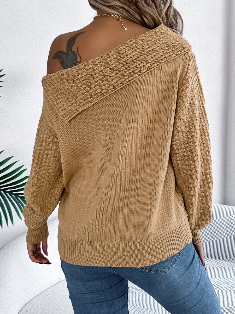 White pullover sweater with ribbed and long sleeve