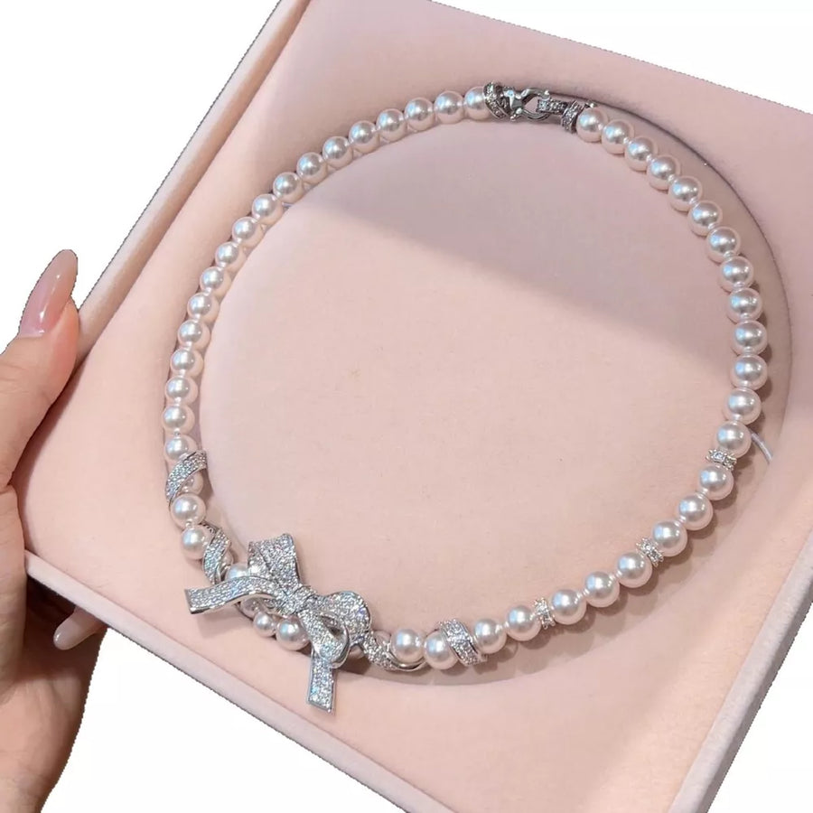 necklace in ivory with pearl embellishment and choker