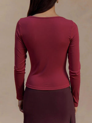 burgundy t-shirt with twisted and long sleeve