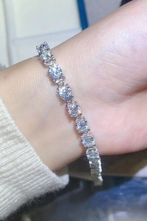 Diamond tennis bracelet in platinum with sparkling round-cut stones.