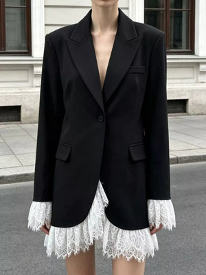 95% Polyester, 5% Spandex Care instructions: Machine wash cold blazer in Black with regular silhouette