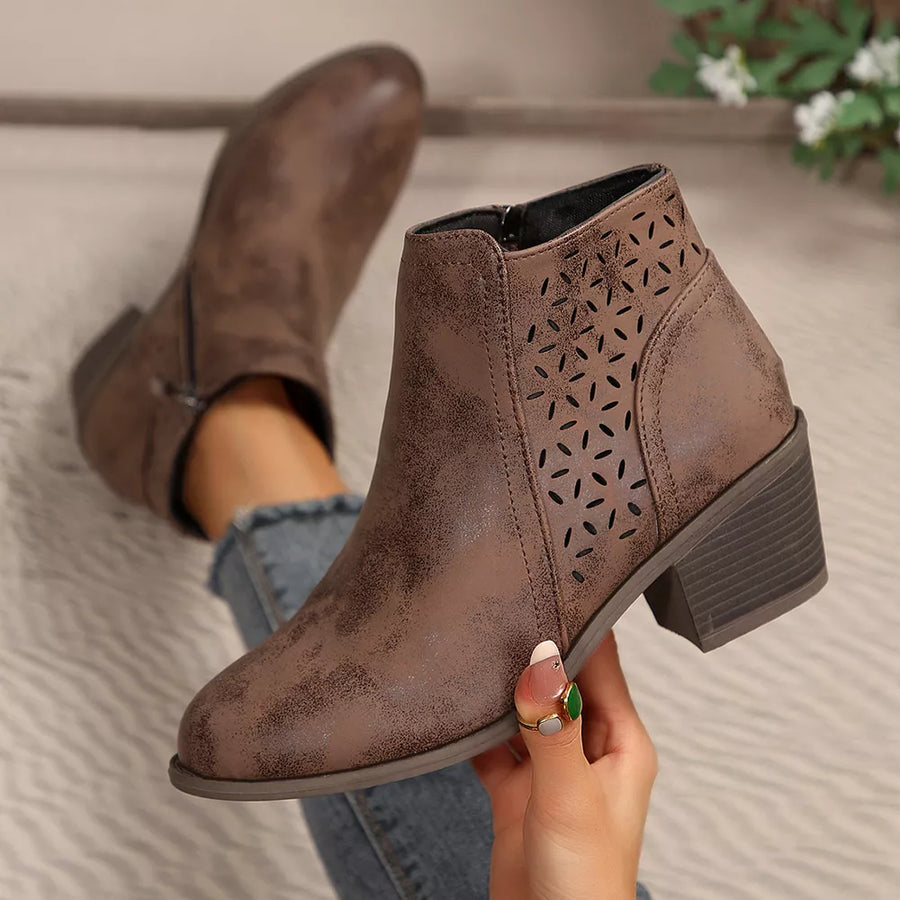 boots in Black with point toe and ankle-length