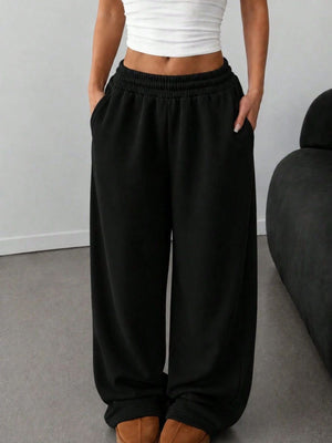 sweatpants in Pink with pocketed and full-length