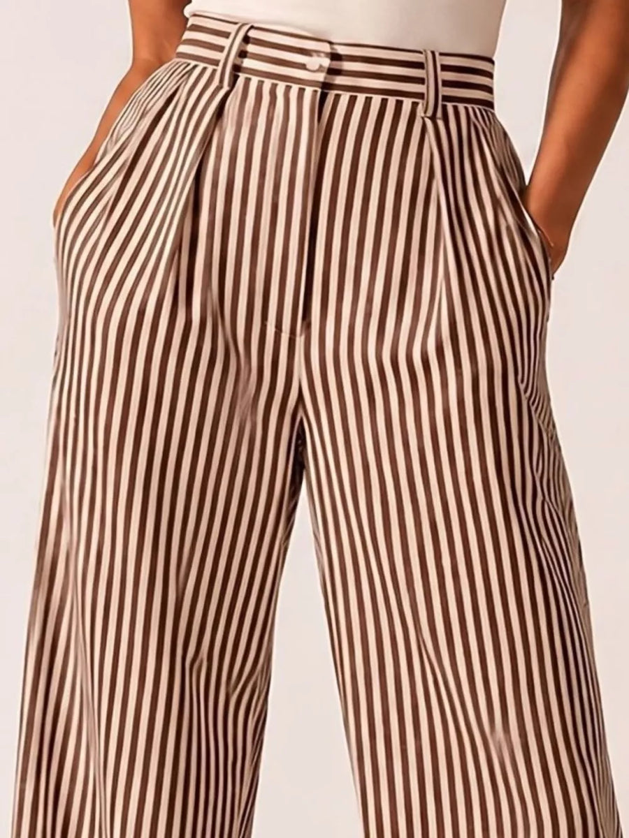 wide-leg pants in Black with pleated front and full-length