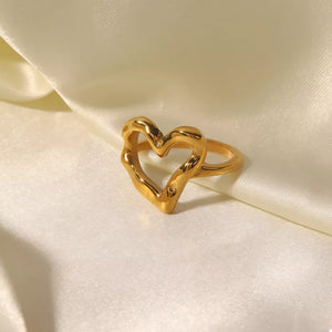 ring in gold featuring heart shape and fitted fit