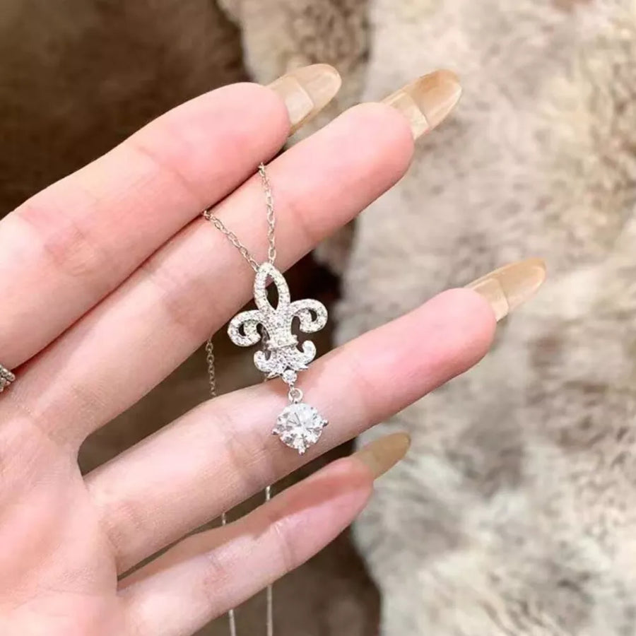 925 sterling silver,Moissanite Carat weight: 1ct Care instructions: Avoid wearin necklace in clear with regular silhouette