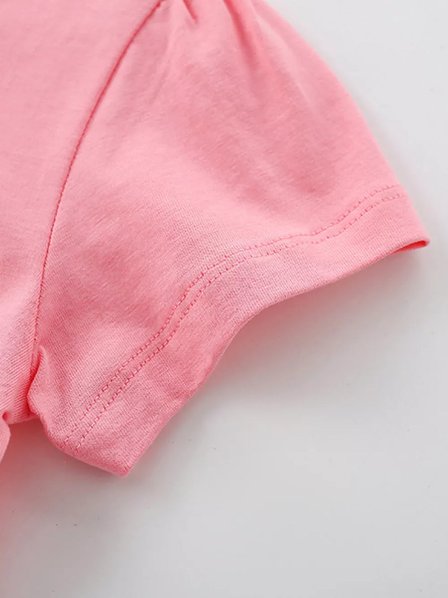 Pink cotton t-shirt with short sleeves and detailed stitching.