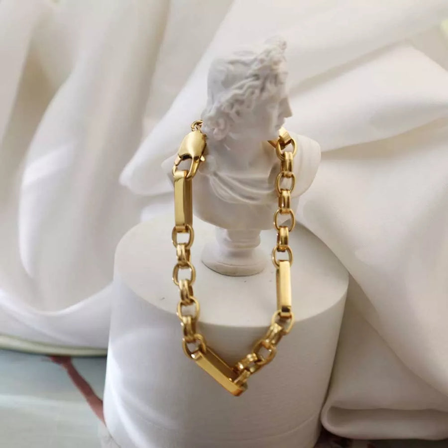 18k Gold-plated Chunky Chain Link Bracelet in gold with chunky