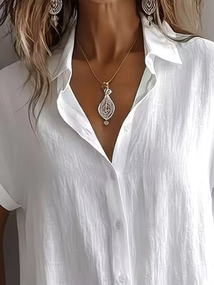 classic button-down shirt in Black with collared