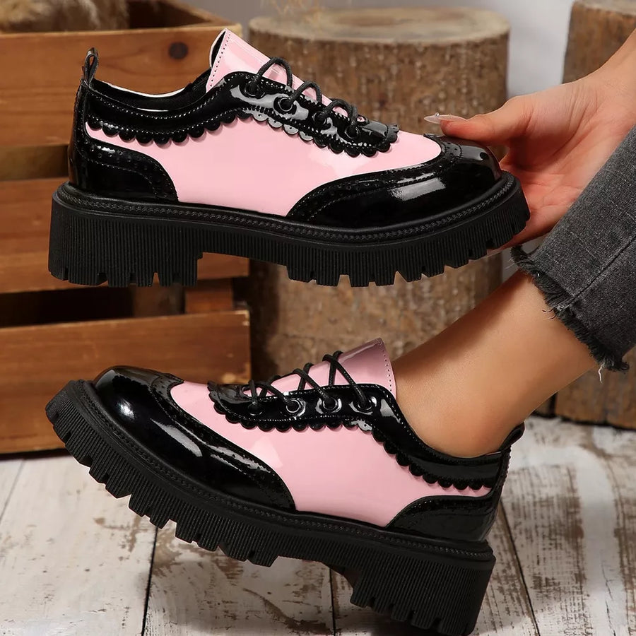 sneakers in black with color-block and round toe
