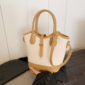 handbag in Cream with houndstooth and top handle