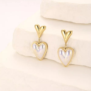 Heart-shaped Pearl Drop Earrings 18k Gold-plated in gold with drop