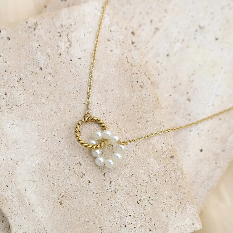 necklace in Gold with twisted pendant and collar length