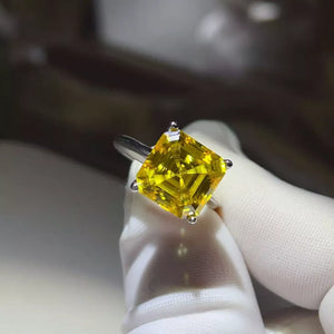 Platinum-Plated,925 sterling silver,Moissanite Carat weight: 5ct Care instructio ring in silver with fitted silhouette