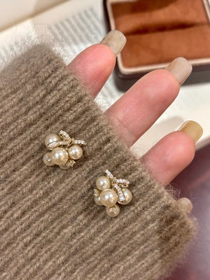 Synthetic Pearl, 925 silver needle, Zircon Care instructions: Avoid wearing duri earrings in ivory with regular silhouette