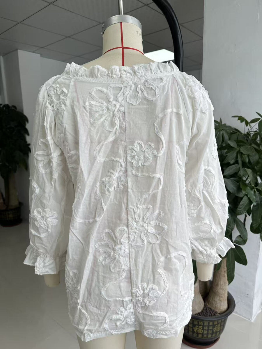 blouse in White with floral and embroidered
