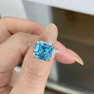 ring in aquamarine featuring square cut stone and square fit