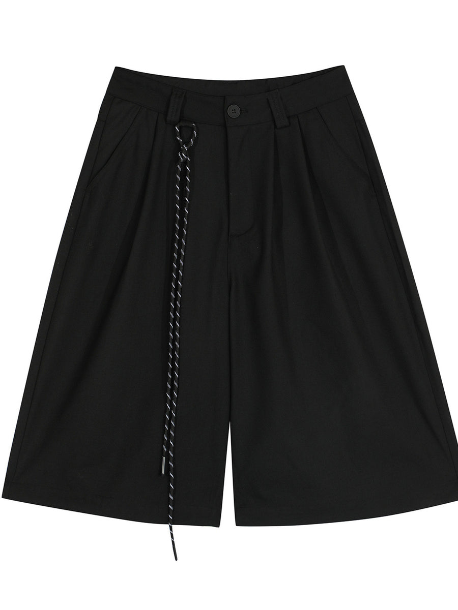 shorts in black featuring side pockets and wide-leg fit