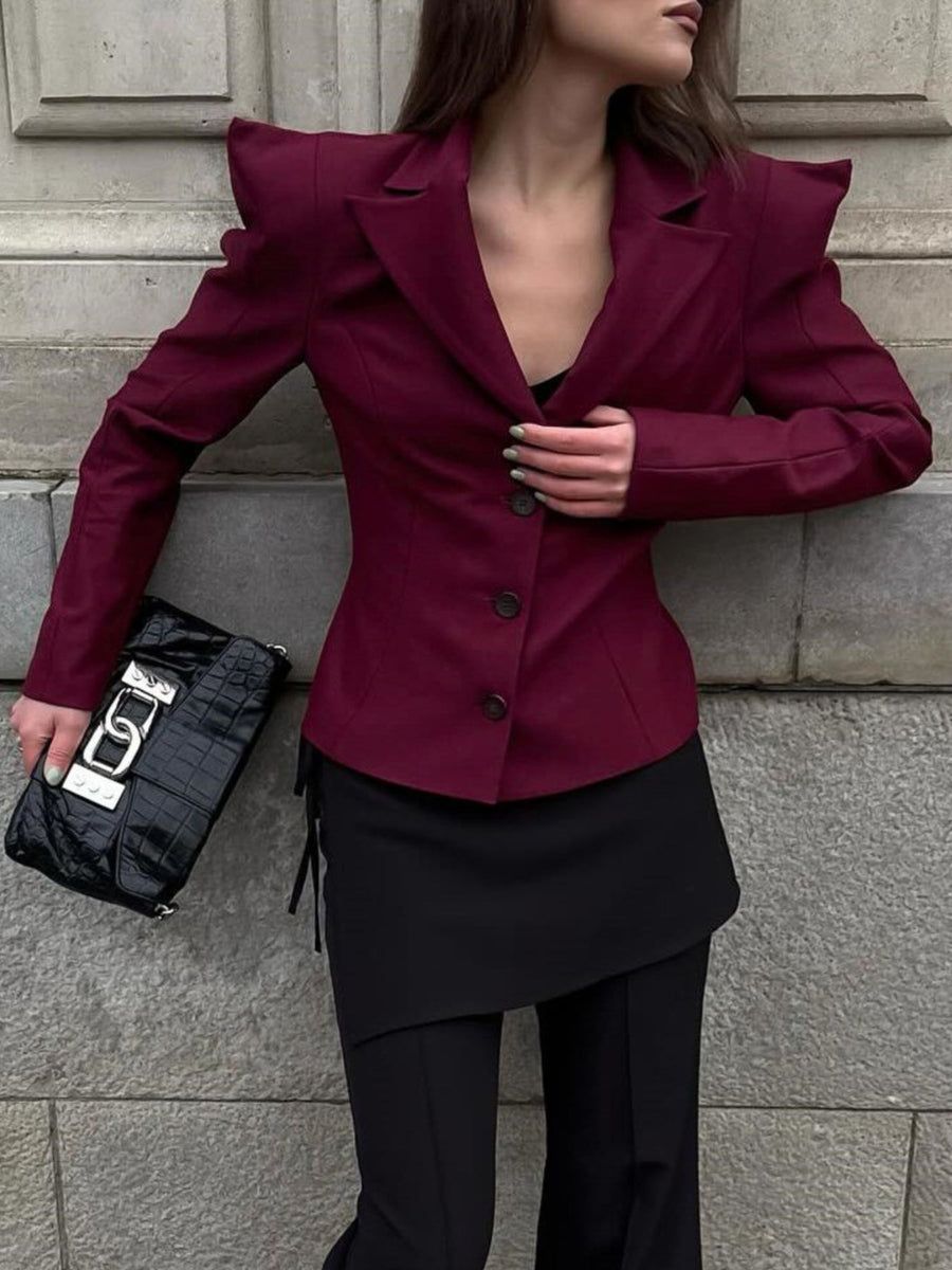 blazer in black with sharp shoulders and hip-length