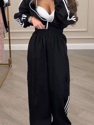 tracksuit in white with striped and pocketed