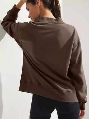Navy sweatshirt with hip-length and pullover
