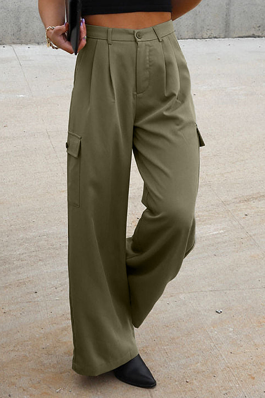 Army green wide-leg pleated cargo trousers with flap pockets and a relaxed fit.