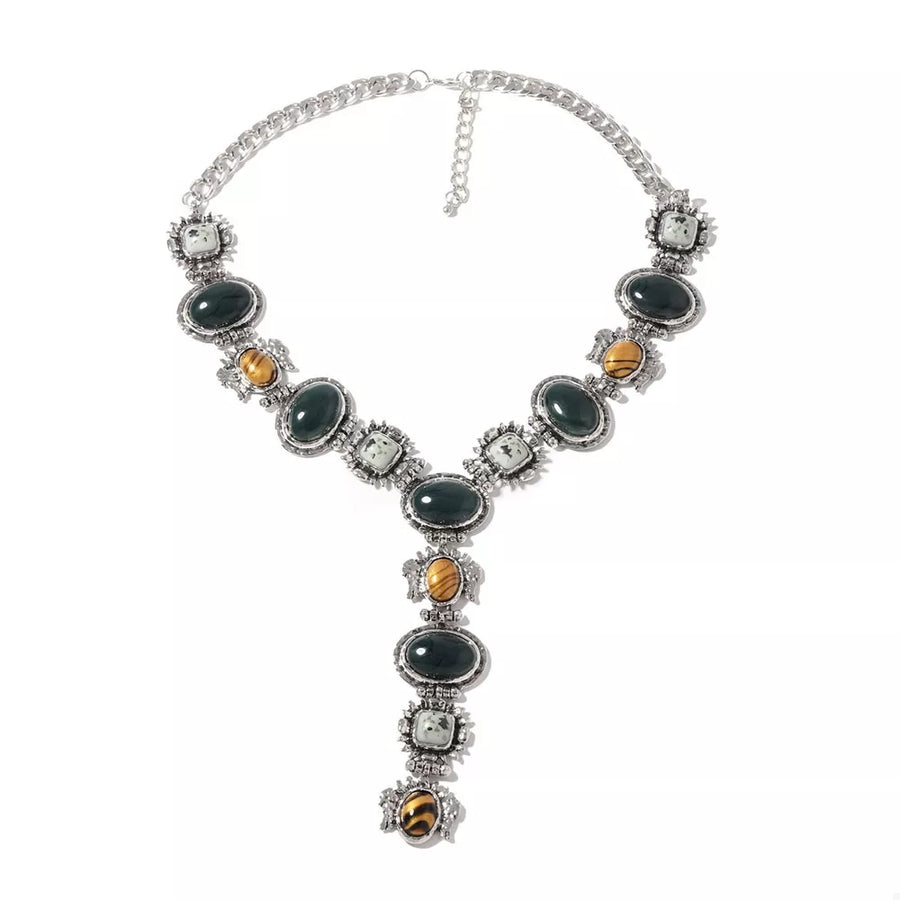 Silver necklace with collar-length and lobster clasp