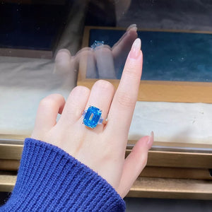 silver ring featuring geometric cut stone and geometric