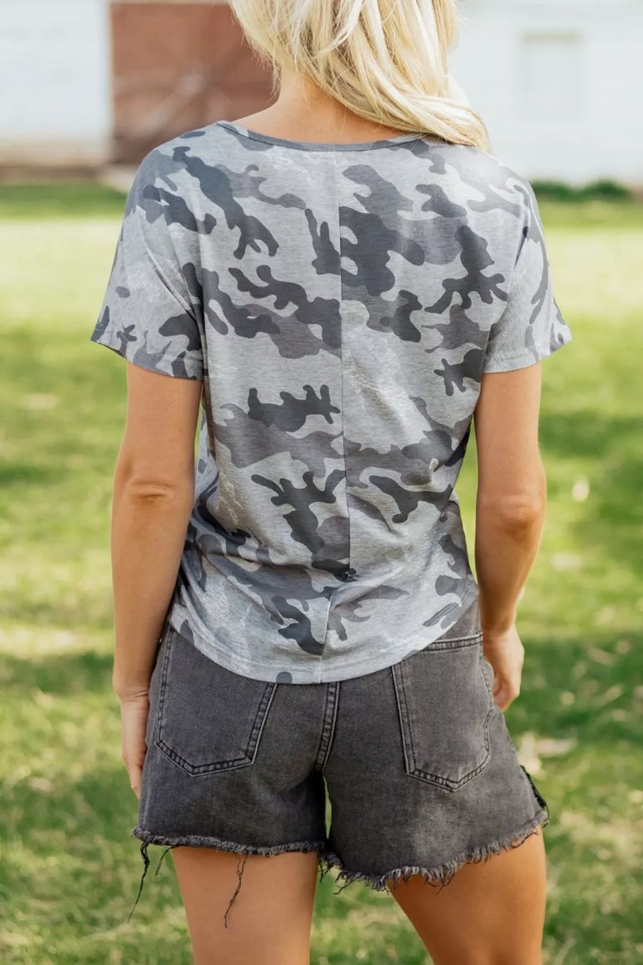 Slightly stretchy camo print t-shirt with crew neck and short sleeves.