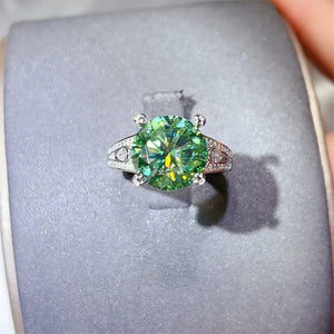 Platinum-Plated,925 sterling silver,Moissanite Carat weight: 5 Care instructions ring in silver with ring silhouette