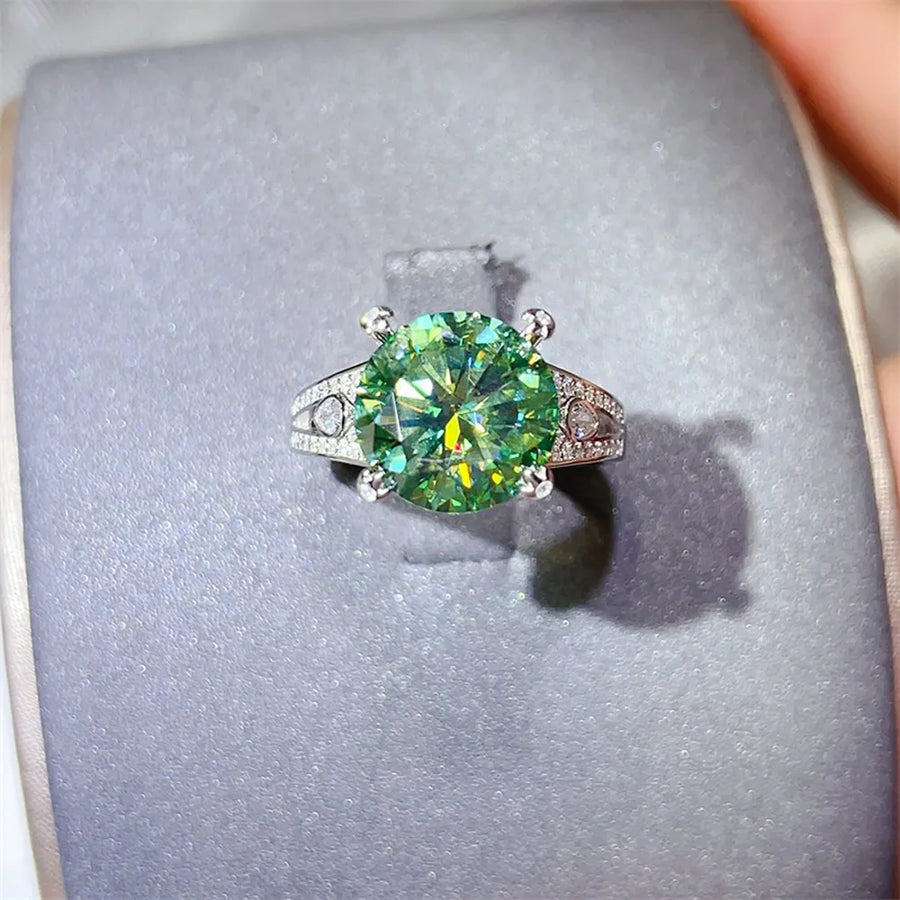 Platinum-Plated,925 sterling silver,Moissanite Carat weight: 5 Care instructions ring in silver with ring silhouette