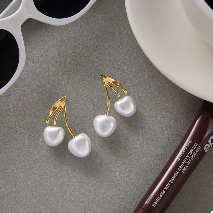 Synthetic Pearl,18K Gold-Plated,Stainless Steel Care instructions: Avoid wearing earrings in gold with regular silhouette