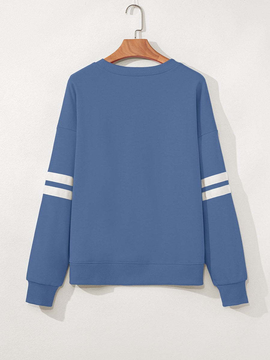 sweatshirt in white with crew neck and long sleeve