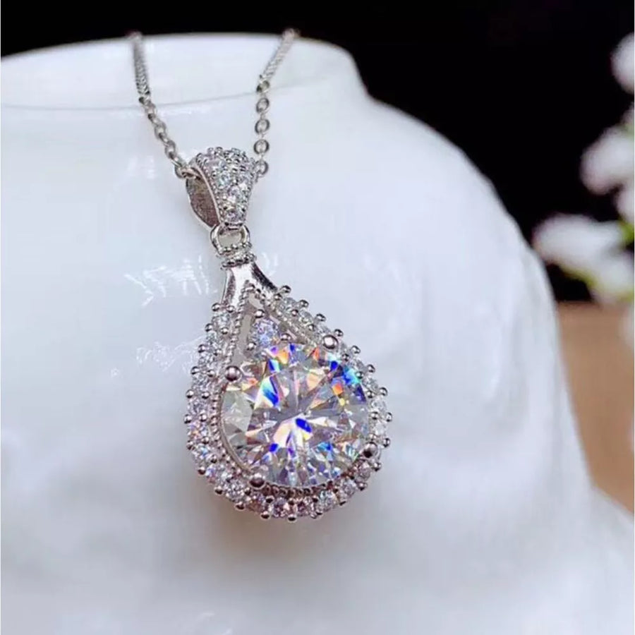 necklace in Silver with moissanite and princess