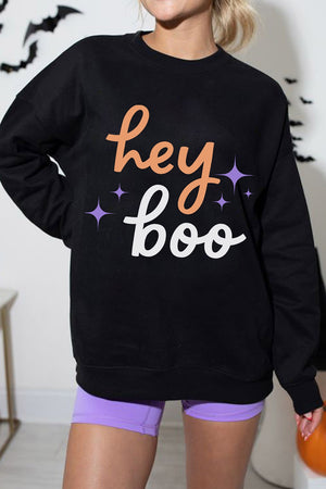 50% polyester, 50% cotton Care instructions: Machine wash cold sweatshirt in white with relaxed silhouette