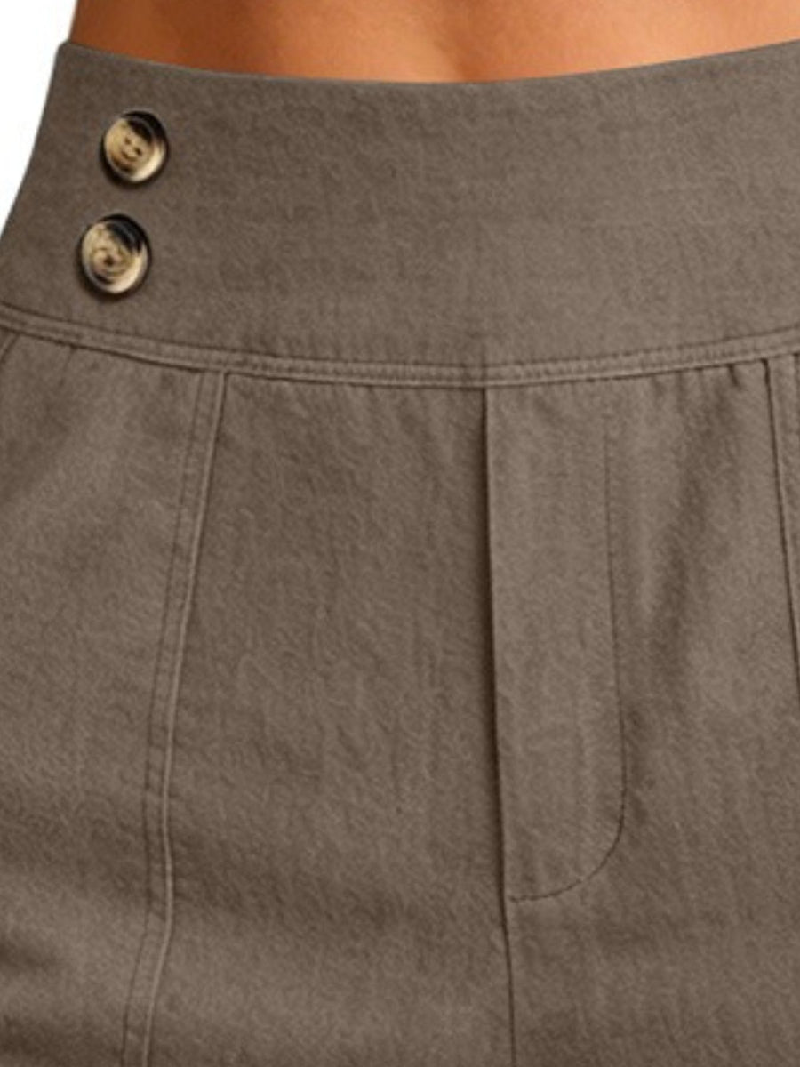 pants in White with pocketed and cropped